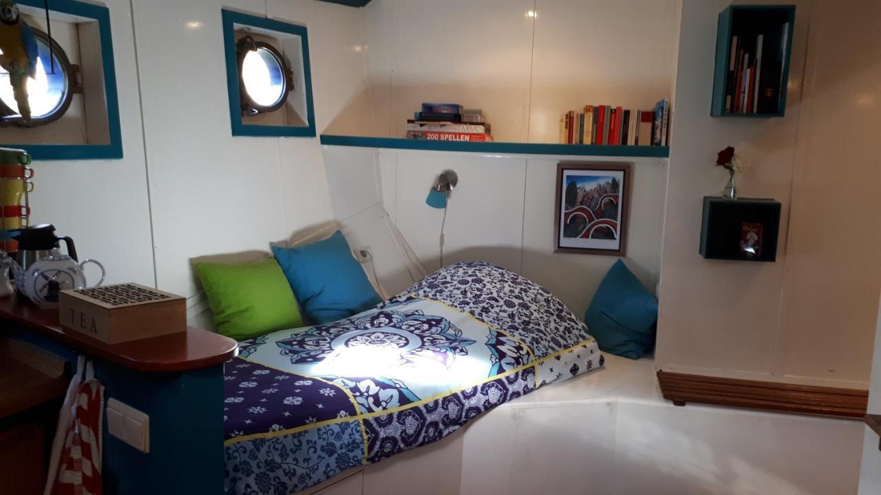 Boat & Breakfast Alhena Bed & Breakfast Amsterdam Bagian luar foto